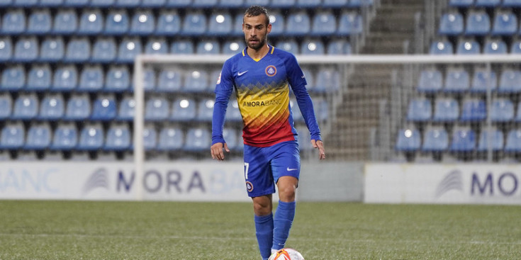 Hevel durant el partit contra el Nàstic al Nacional.