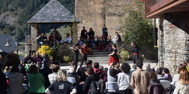 Una actuació del Contradans, ahir a Ordino.