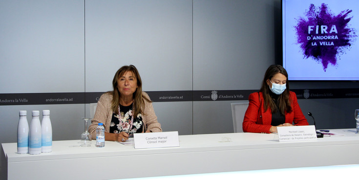 La cònsol major d'Andorra la Vella, Conxita Marsol, i la consellera de Desenvolupament Estratègic i Comercial i Projectes Participatius, Meritxell López, durant la presentació de la fira.