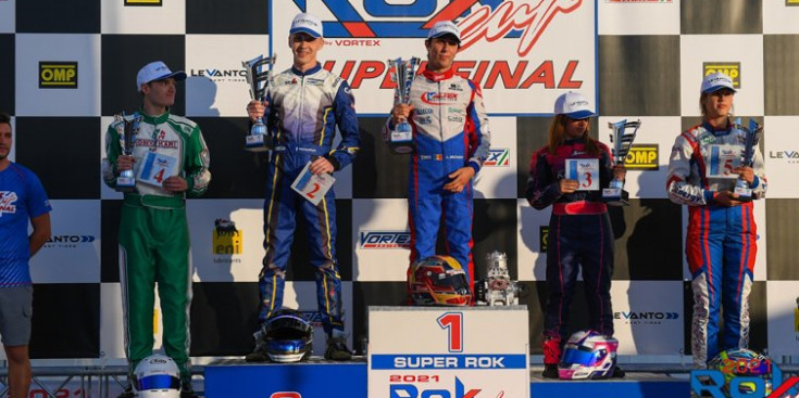 Machado en el primer esglaó del podi de la ROK Cup Superfinal.