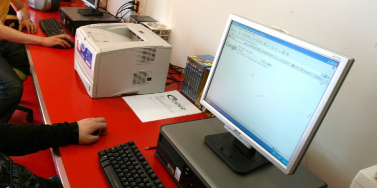 Un cercador obert en un PC.