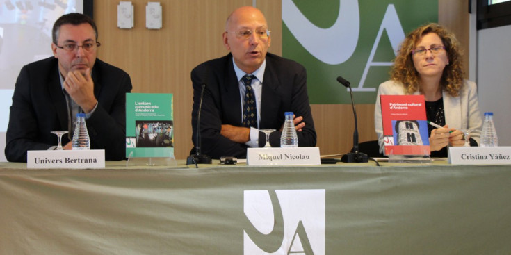 D’esquerra a dreta, Univers Bertrana, Miquel Nicolau i Cristina Yáñez, ahir a la Universitat d’Andorra.