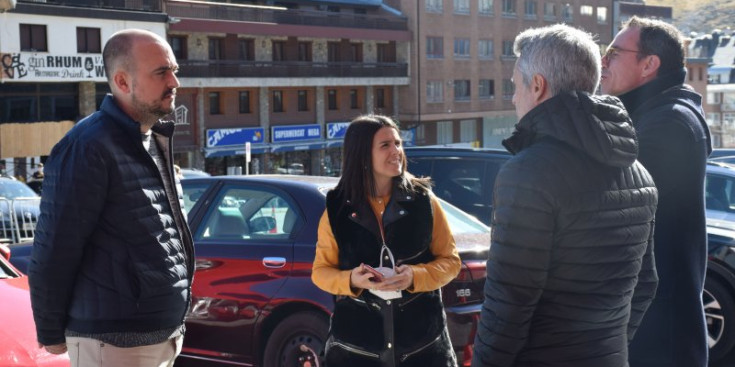 Les autoritats, ahir en la presentació de la primera fase de remodelació del carrer Sant Jordi, al Pas de la Casa.