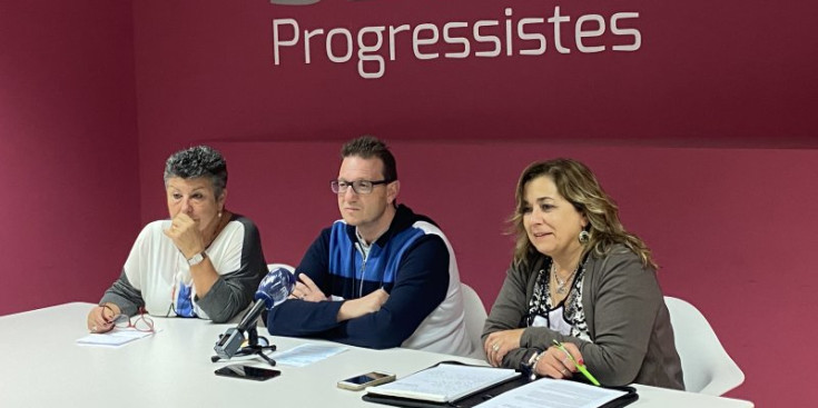 Cristina Montolio, Josep Lluís Donsión i Elisabet Zoppetti, ahir a la seu de Progressistes-SDP.