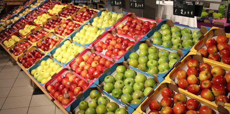 Una fruiteria d'un supermercat.