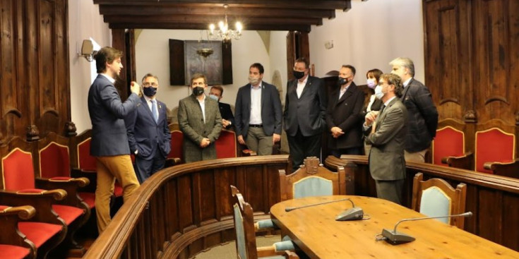 La visita de diputats de Junts per Catalunya a la Casa de la Vall.