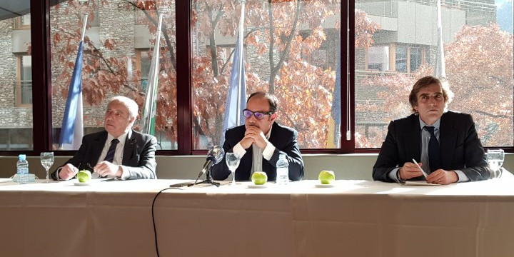 Amadeu Calvó, Jaume Calvó i Enrique de la Mata, en un moment de la roda de premsa d’ahir.