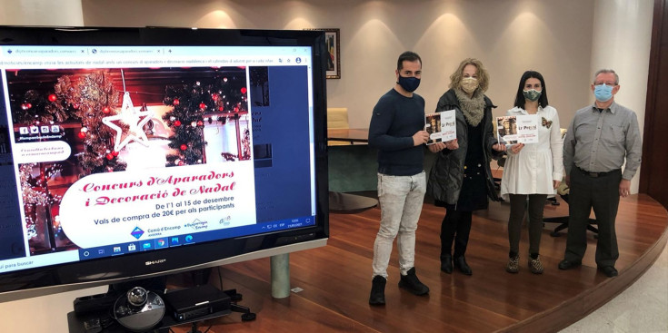 L'entrega de premis de la primera edició del concurs d’Aparadors i de Decoració de Nadal.