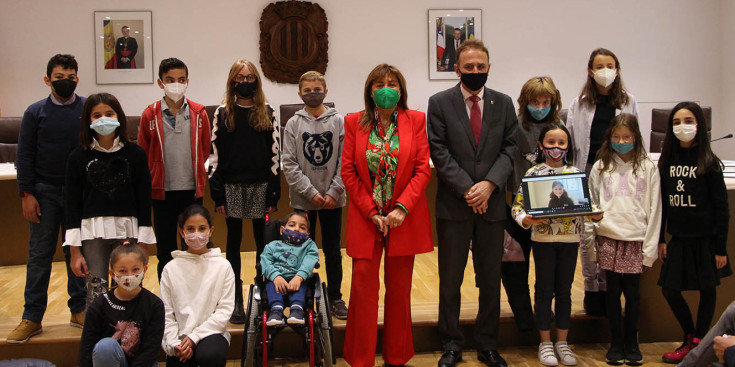 Els membres del consell d'infants amb la cònsol major d'Andorra la Vella, Conxita Marsol