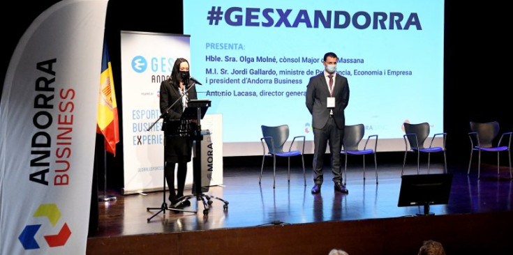 La cònsol major de la Massana, Olga Molné, i el ministre d’Empreses, Jordi Gallardo, en la presentació d’ahir.