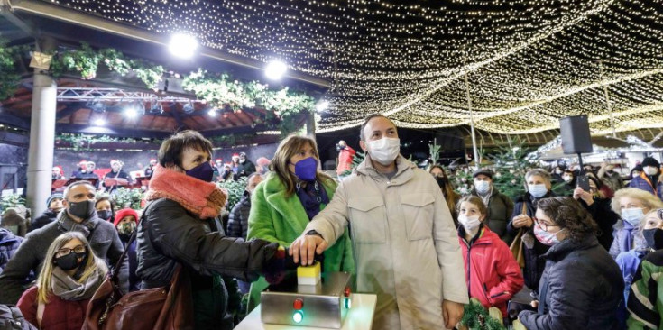 Sunyé, Marsol i Espot al moment de l’encesa de l’enllumenat i de la inauguració del Poblet de Nadal.