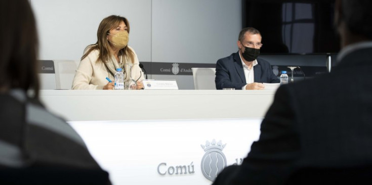 Conxita Marsol i Josep Majoral, en la seva compareixença davant la premsa posterior a la reunió de cònsols.