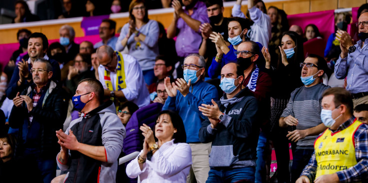 El públic del Poliesportiu en el partit de lliga davant l’UCAM Múrcia.