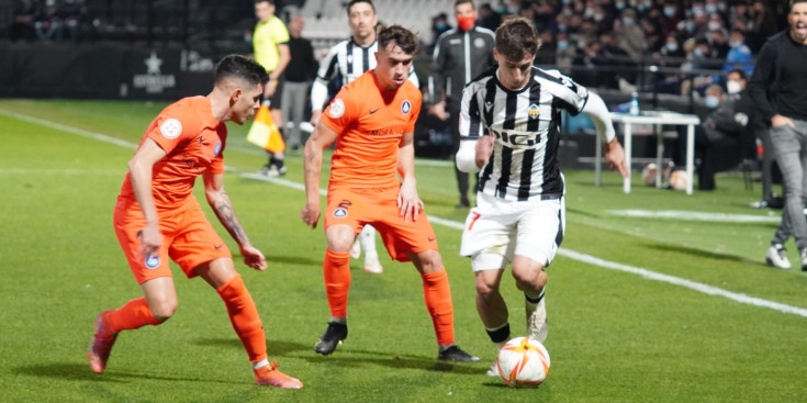 Un instant del partit entre el CE Castelló i l’FC Andorra.