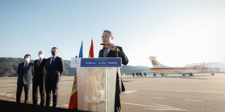 El cap de Govern, el ministre d’Economia, el director comercial d’Air Nostrum i el secretari de territori de la Generalitat.