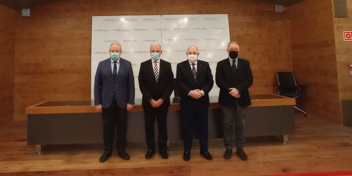 Martí, Cabanes, Espot i Cerqueda, ahir durant la presentació del conveni.