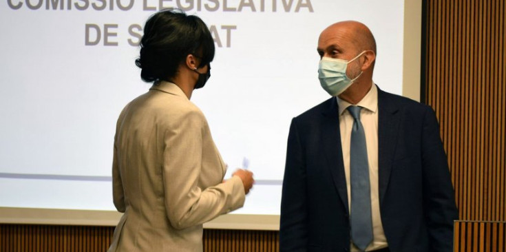 El ministre de Sault, Joan Martínez Benazet, i la consellera general no adscrita, Carine Montaner.