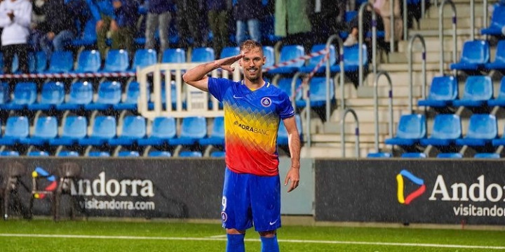Enri celebra un dels seus gols amb l’FC Andorra aquesta temporada.