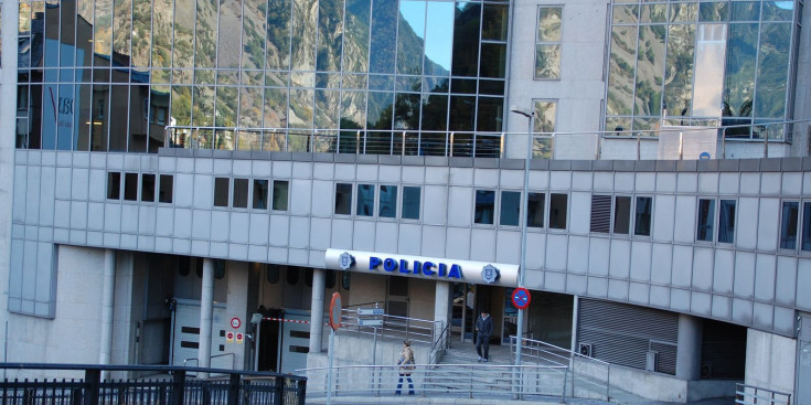 L'edifici de la policia.