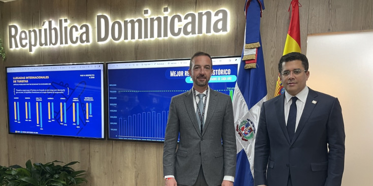 El ministre de Turisme, Jordi Torres, amb el seu homòleg de la República Dominicana, Miguel David Collado.