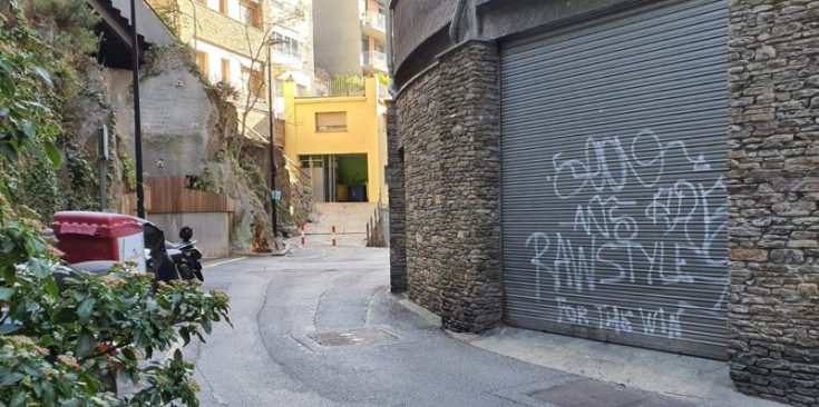 El carrer la Llacuna on es faran les obres d'embelliment.