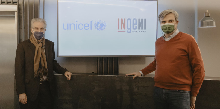 El director d'Unicef Andorra, Albert Mora, i el soci d'Ingeni Coworking, Antonio Viola, després de la signatura de l'acord.