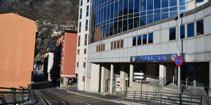 L'edifici administratiu de la Policia.