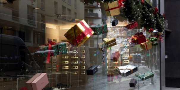 L’aparador de Nadal del comerç l’Opti-k, guanyador del 24è concurs.