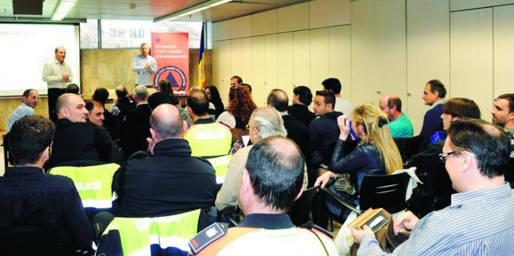 Imatge d’arxiu d’una reunió organitzada per Protecció Civil.