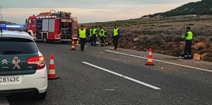 Agents de la Guàrdia Civil atenen l'accident en què van morir tres membres d'una família resident al Principat.