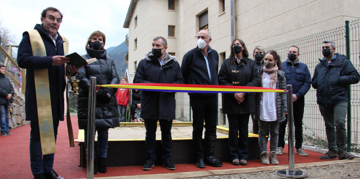 L’acte d’inauguracio del parc infantil al Camp de Perot.