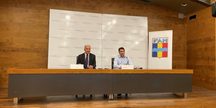 Josep Maria Cabanes (esquerra) i Joan Clotet (dreta) durant l’acte d’ahir.