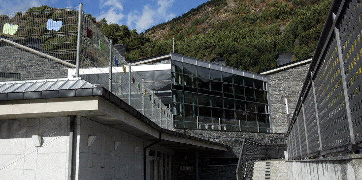 Façana principal de l’Escola Andorrana d’Ordino.