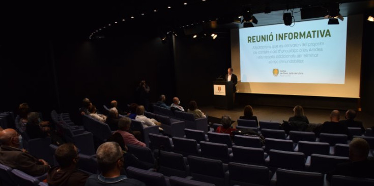 La reunió de poble celebrada ahir a Sant Julià.