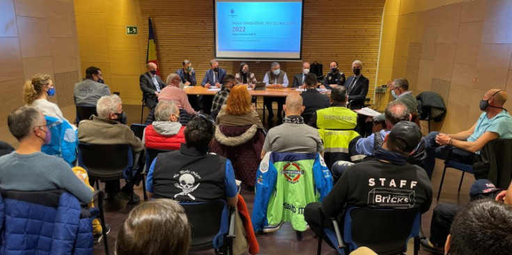 Un moment de la reunió de la Taula transversal de l’oci nocturn del Pas de la Casa.