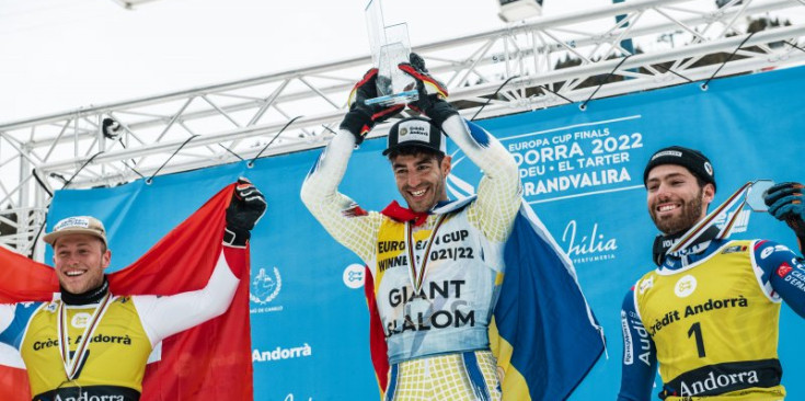 L’esquiador andorrà Joan Verdú celebra el títol de la Copa d’Europa.