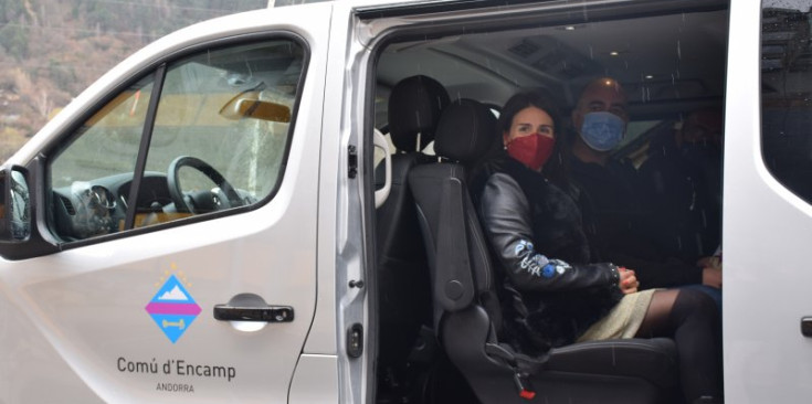 Laura Mas, Xavier Fernández i Cerni Areny, ahir dins del bus.