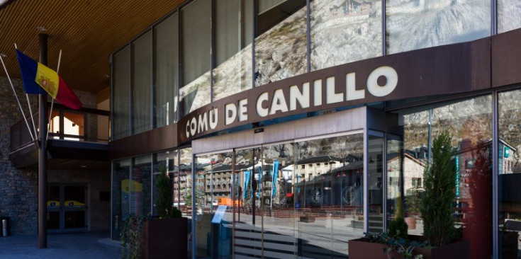 Imatge de la façana del Comú de Canillo.