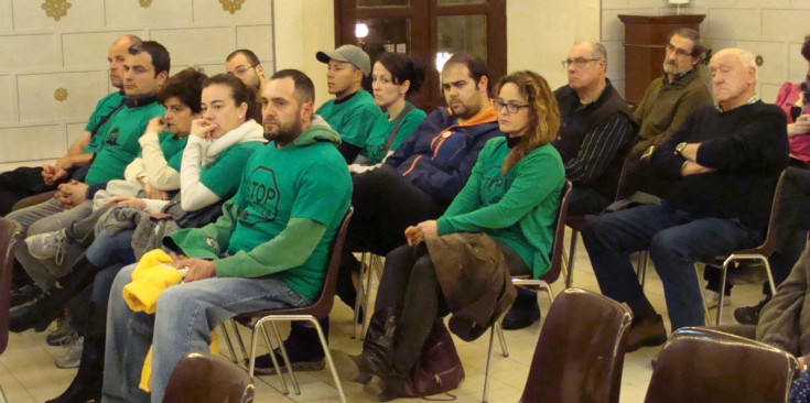 Membres de la PAH al ple de l’Ajuntament de la Seu d’Urgell.