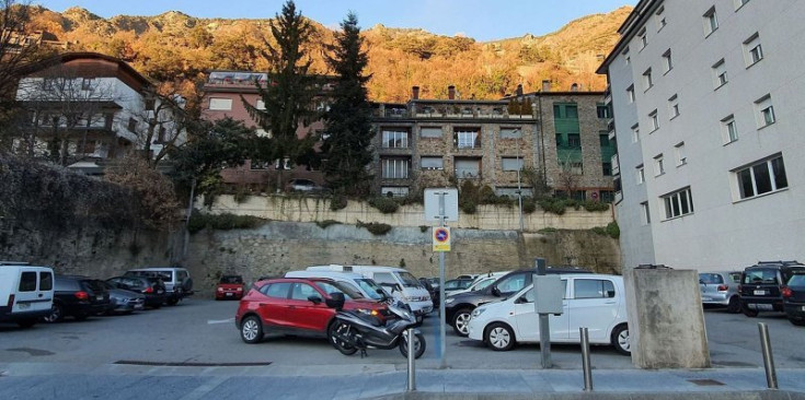 La parcel·la comunal de l'avinguda del Pessebre on es preveu construir l'edifici.