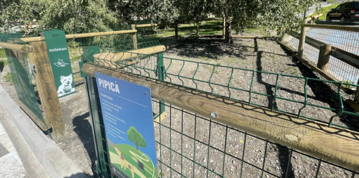 El pipicà situat a l’aparcament de Prat de l’Areny.