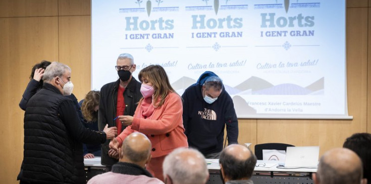 La cònsol d'Andorra la Vella, Conxita Marsol, durant l'entrega de les claus dels horts per a la gent gran.