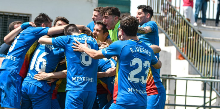 Els jugadors de l'FC Andorra celebren el segon gol d'Iván Gil que donava la victòria.