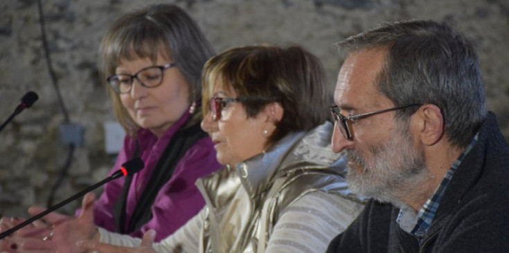 Núria Gras, Josefina Porras i Jordi Guillamet, ahir durant l’acte.