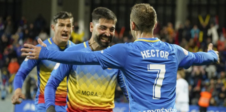 Hevel, Martínez i Bover celebren un gol en l’últim partit disputat a l’Estadi Nacional.