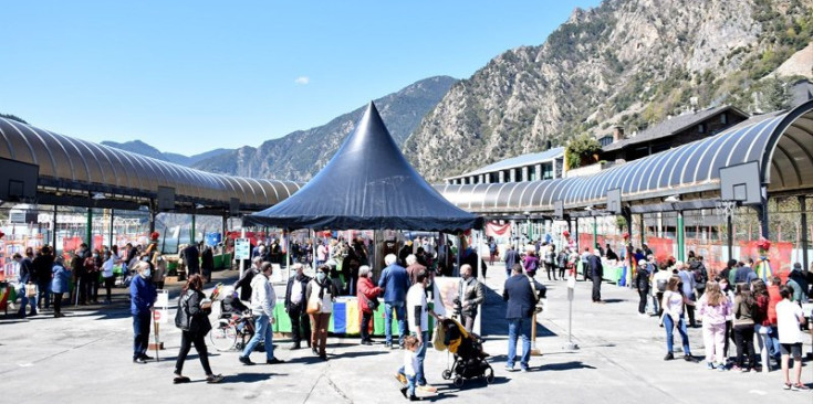 La Fira de Sant Jordi a la plaça del Poble en l’edició del 2021.