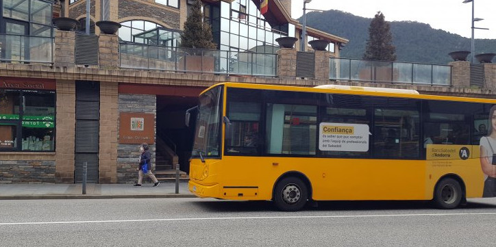 Un bus circulant per la Massana, ahir.