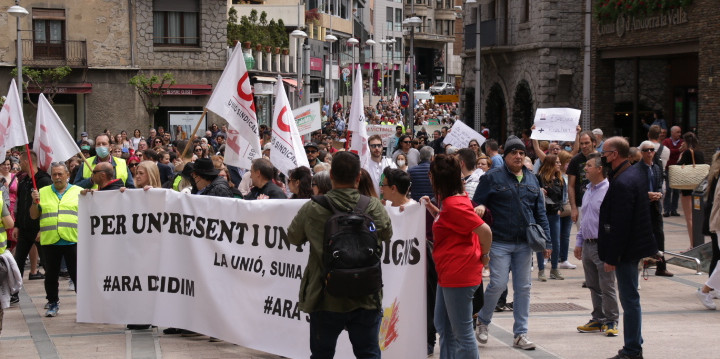 La manifestació va passar per davant del Comú d’Andorra la Vella.