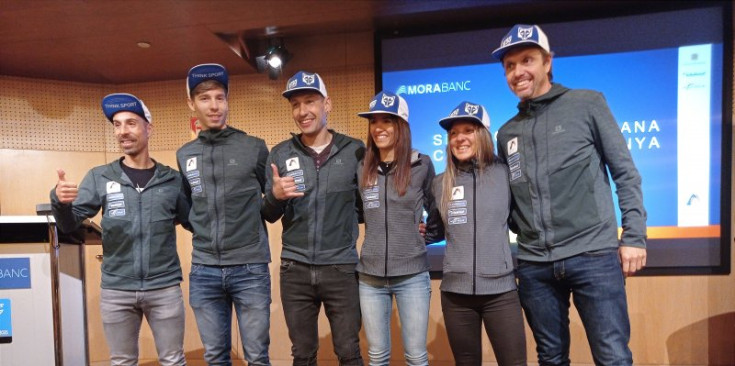 Els corredros de l’equip nacional durant la seva presentació.