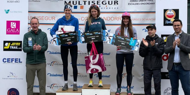 El podi absolut femení de la prova dels 21 quilòmetres.